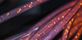 Czy można odpalać na kable w deszczu?