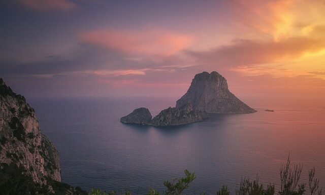 Z czego znana jest Ibiza? Z czego znana jest Ibiza?