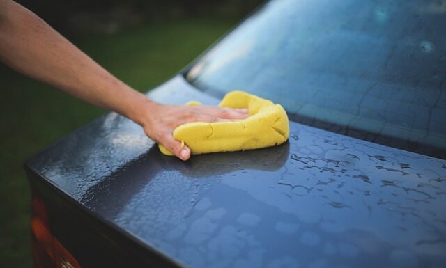 Czy myjnia bezdotykowa zmywa wosk?