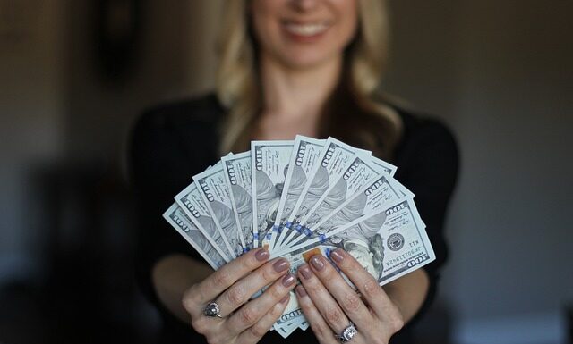 Ile trzeba zarabiać żeby kupić auto z salonu?