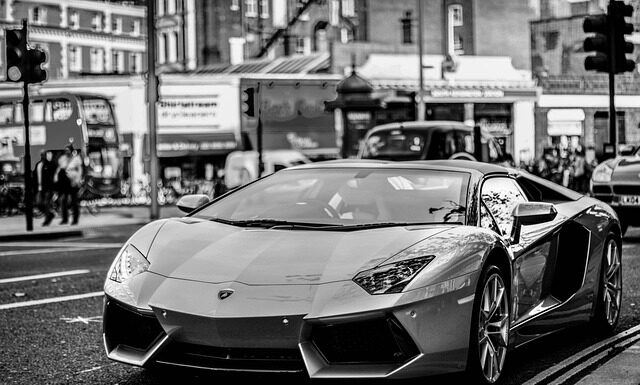 Ile pali Aventador?