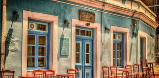 Jak zabezpieczyć drzwi garażowe przed wiatrem?