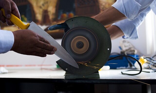 Czy można ostrzyć nóż do chleba?