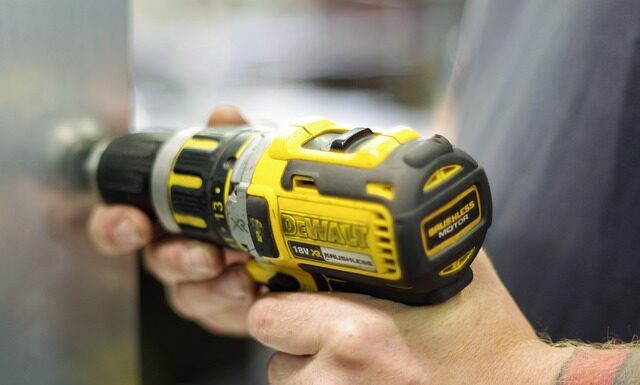 Co lepsze Dewalt czy Ryobi?