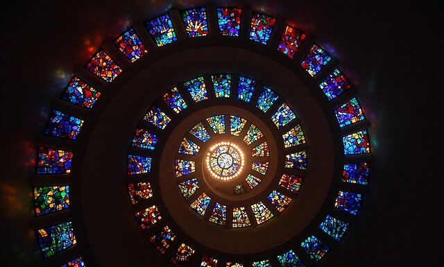 Jak wyciąć wzór w metalu? Jak wyciąć wzór w metalu?