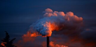 Dlaczego zbiera się woda w kominie?