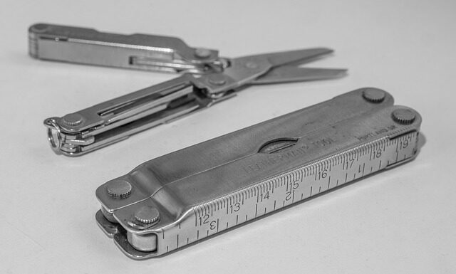 Czym smarować Leathermana?